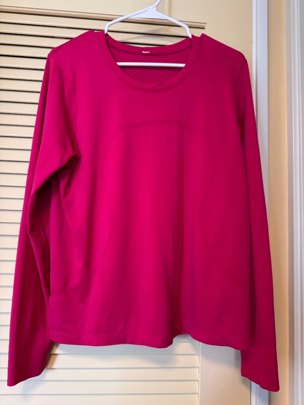 Lululemon women swifty  relaxed long sleeve size 10